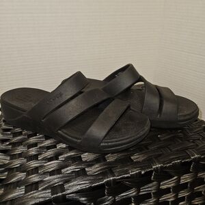 CROCS Black Triple Strap Sandals Womens Sz 8